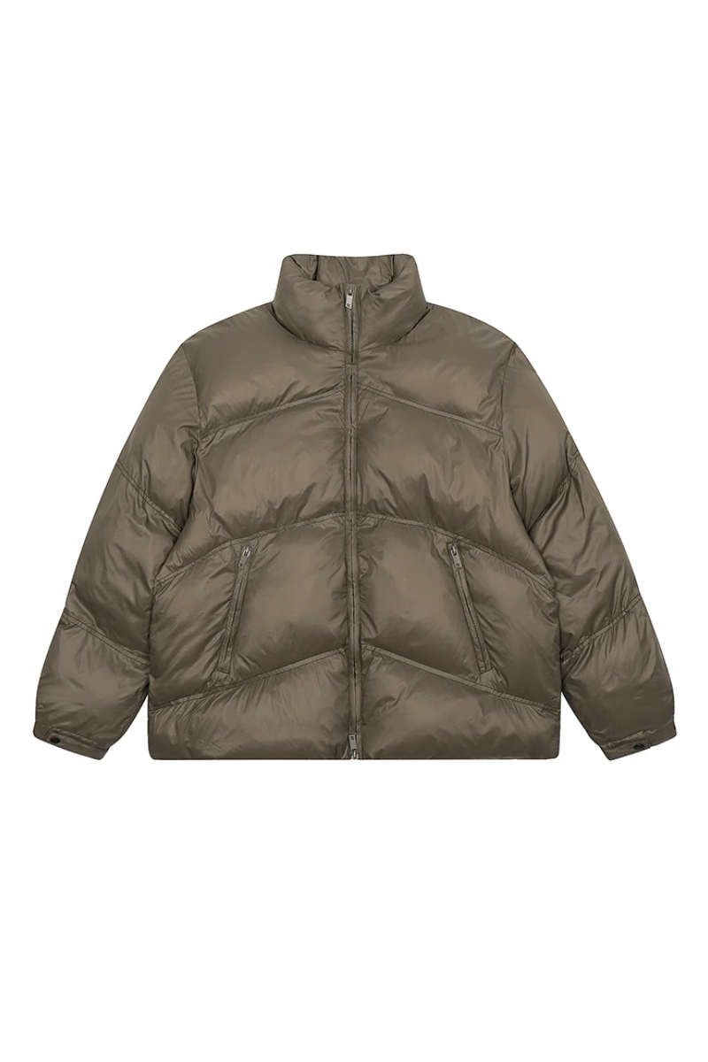 Moderne isolierte Pufferjacke im urbanen Stil