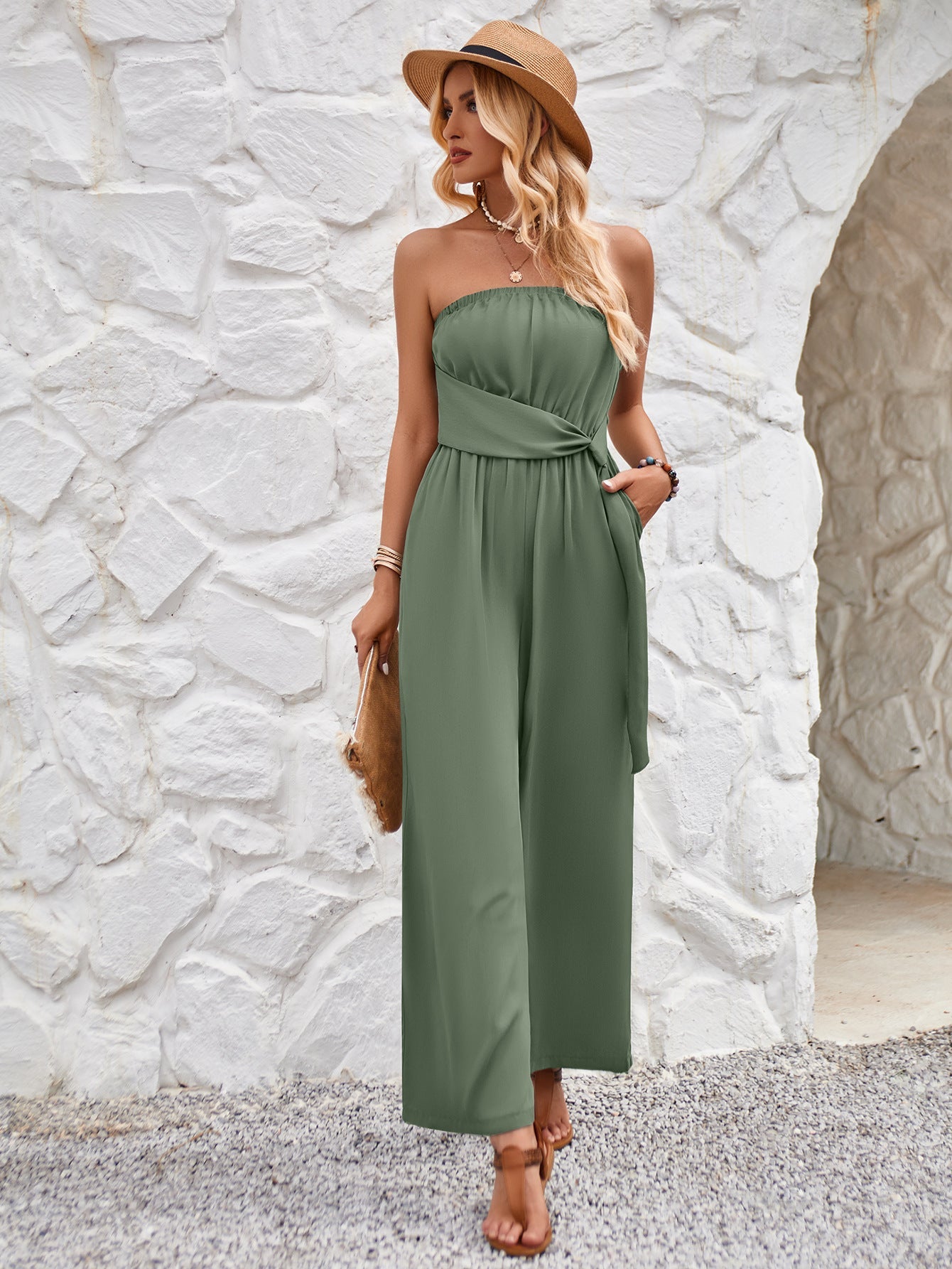 Schmal geschnittener Jumpsuit mit Tube-Top in einfarbiger Farbe