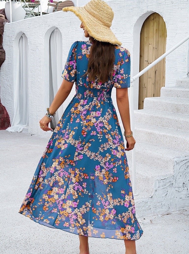 Robe à manches courtes et col en V à imprimé floral bleu 