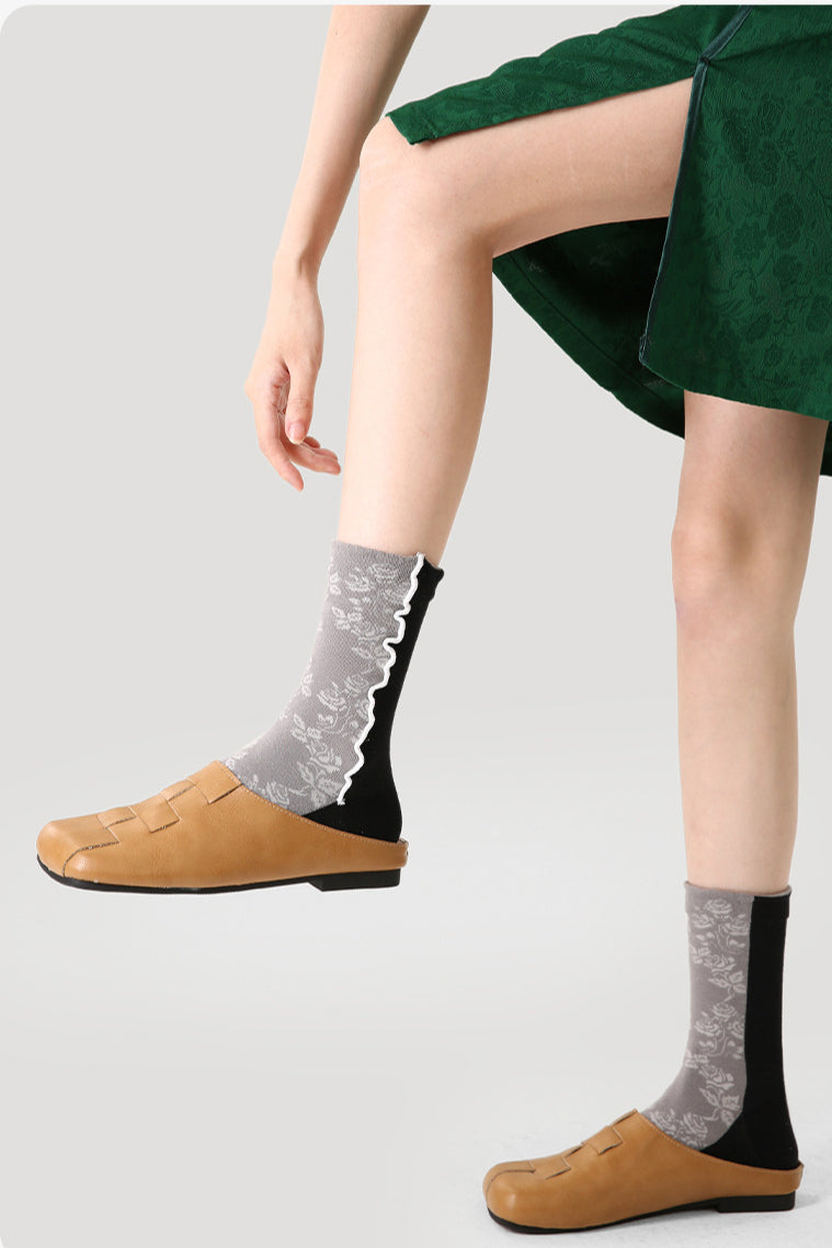 Trendy zweifarbige Mid-Tube-Herbstsocken