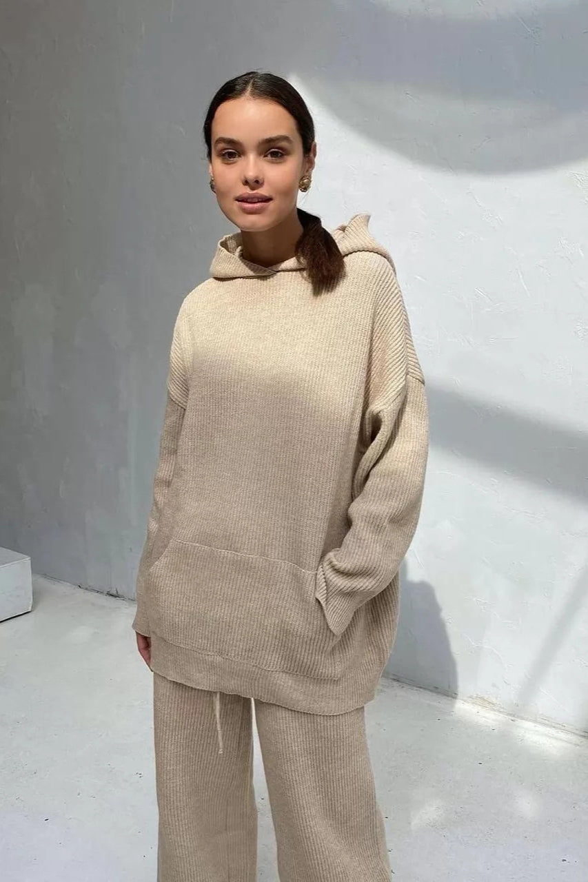 Lässiges Set aus übergroßem Strickpullover und Hose